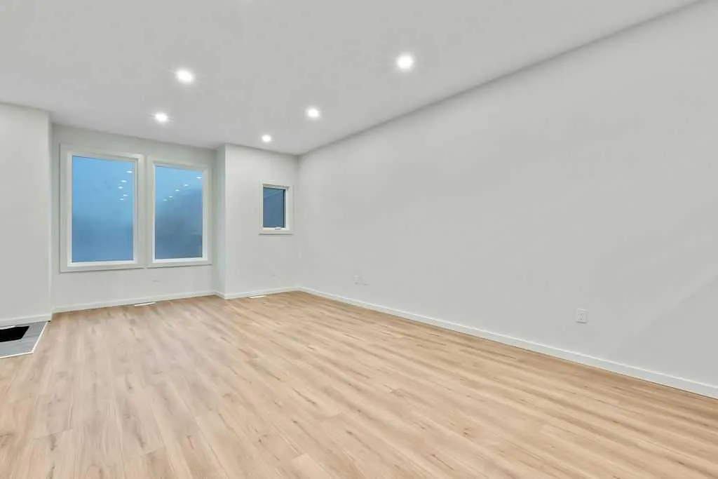 407 Strathcona Circle