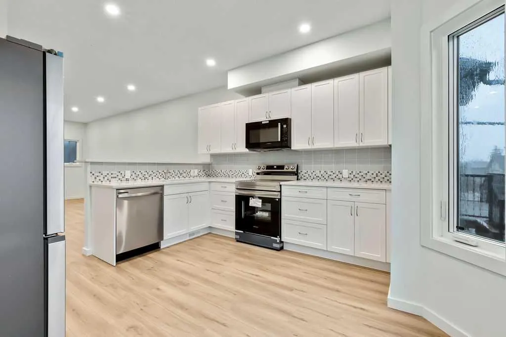 407 Strathcona Circle