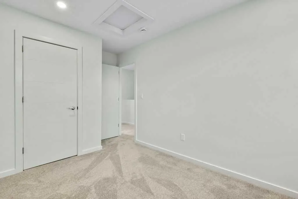 407 Strathcona Circle