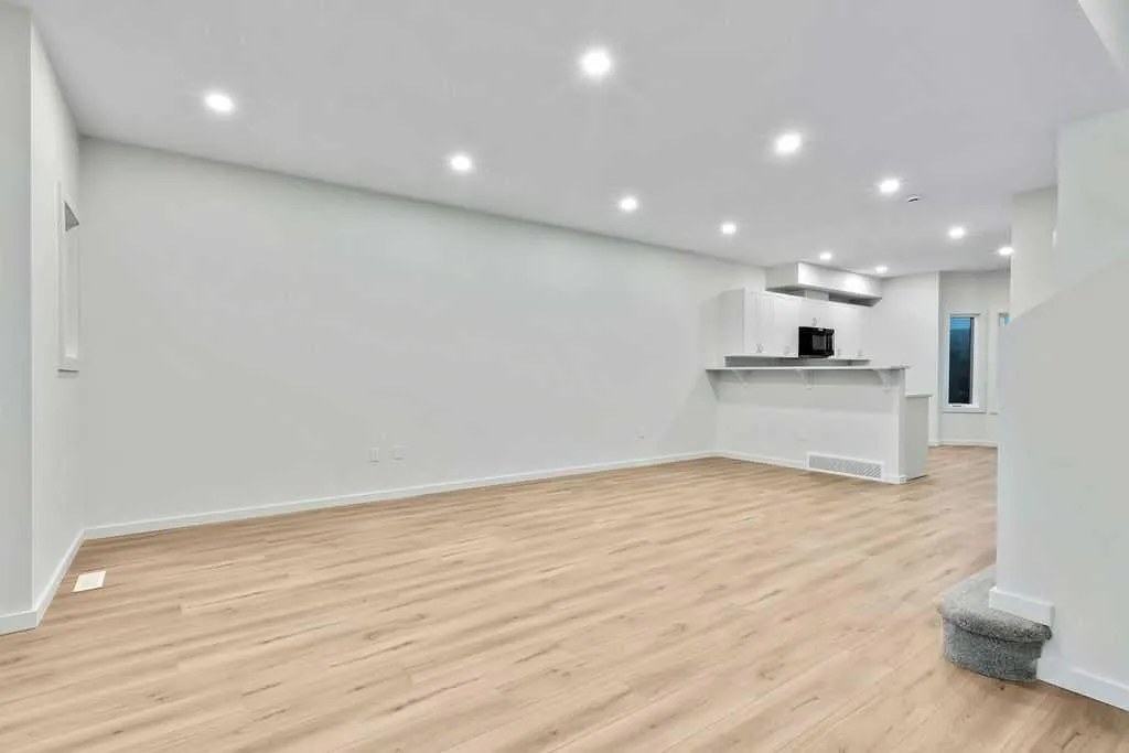 407 Strathcona Circle