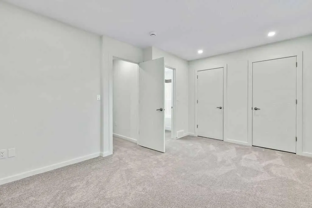 407 Strathcona Circle