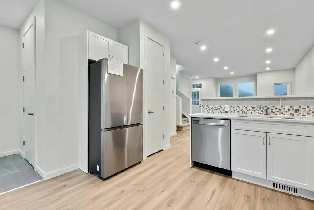 407 Strathcona Circle