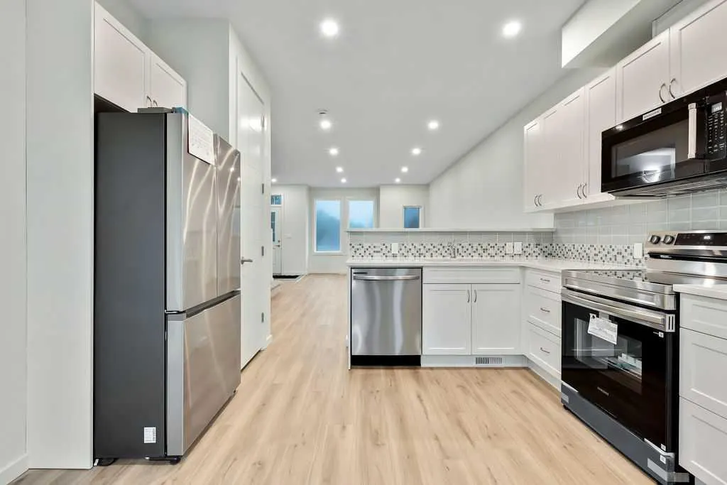407 Strathcona Circle