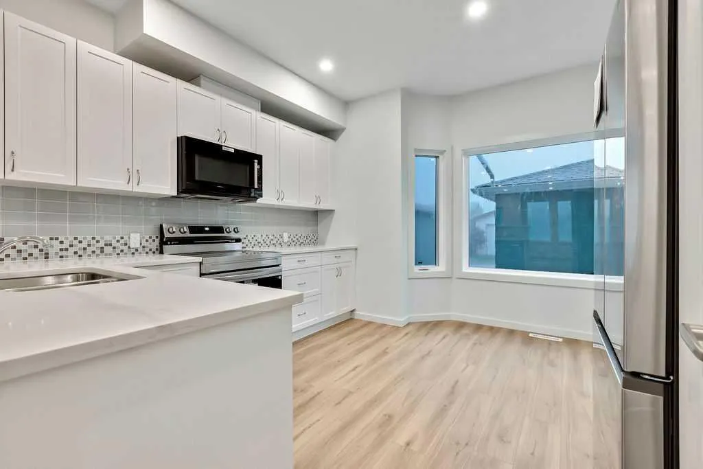 407 Strathcona Circle