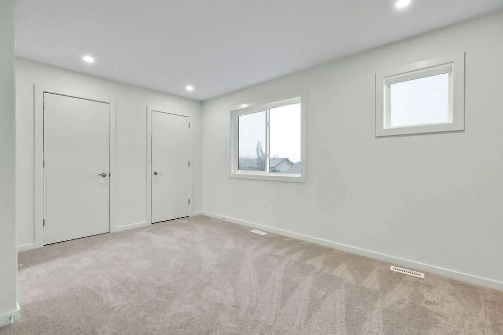 407 Strathcona Circle