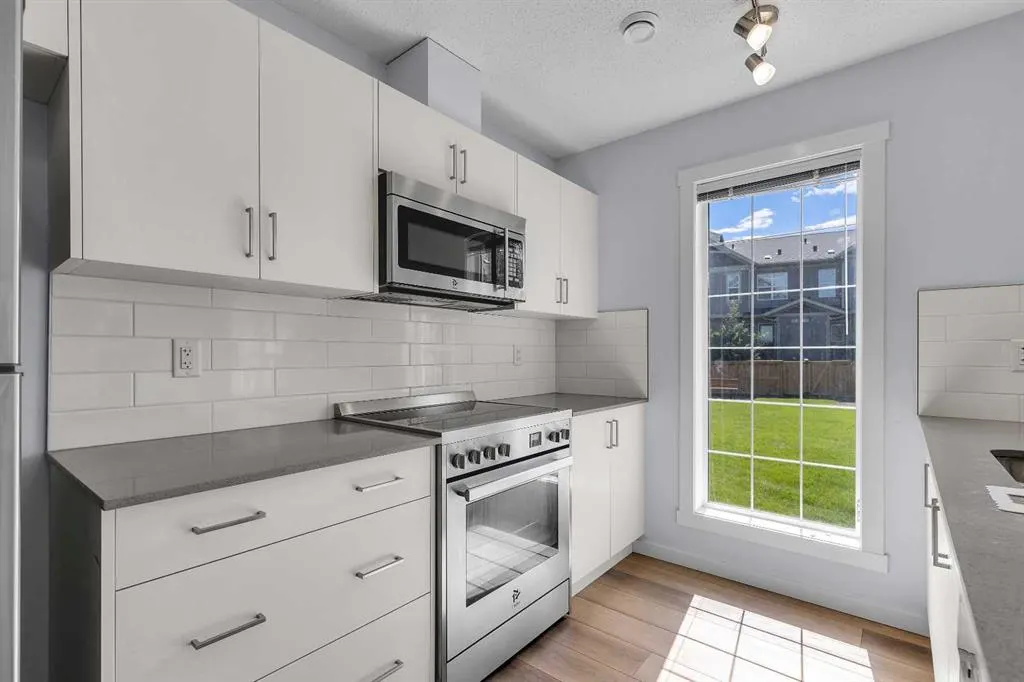 237 Cranbrook Square SE