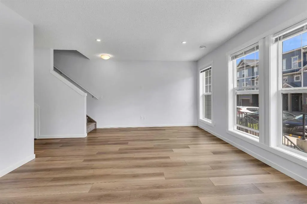 237 Cranbrook Square SE