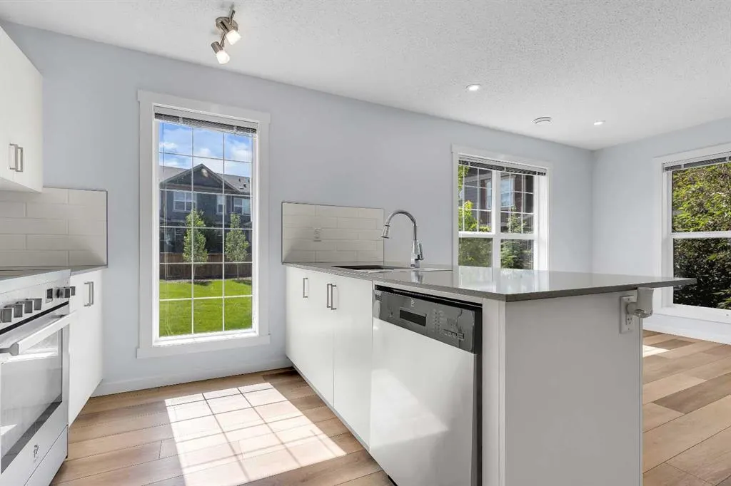 237 Cranbrook Square SE