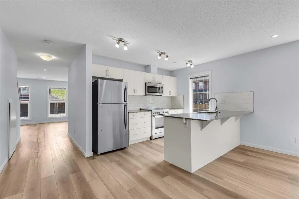 237 Cranbrook Square SE
