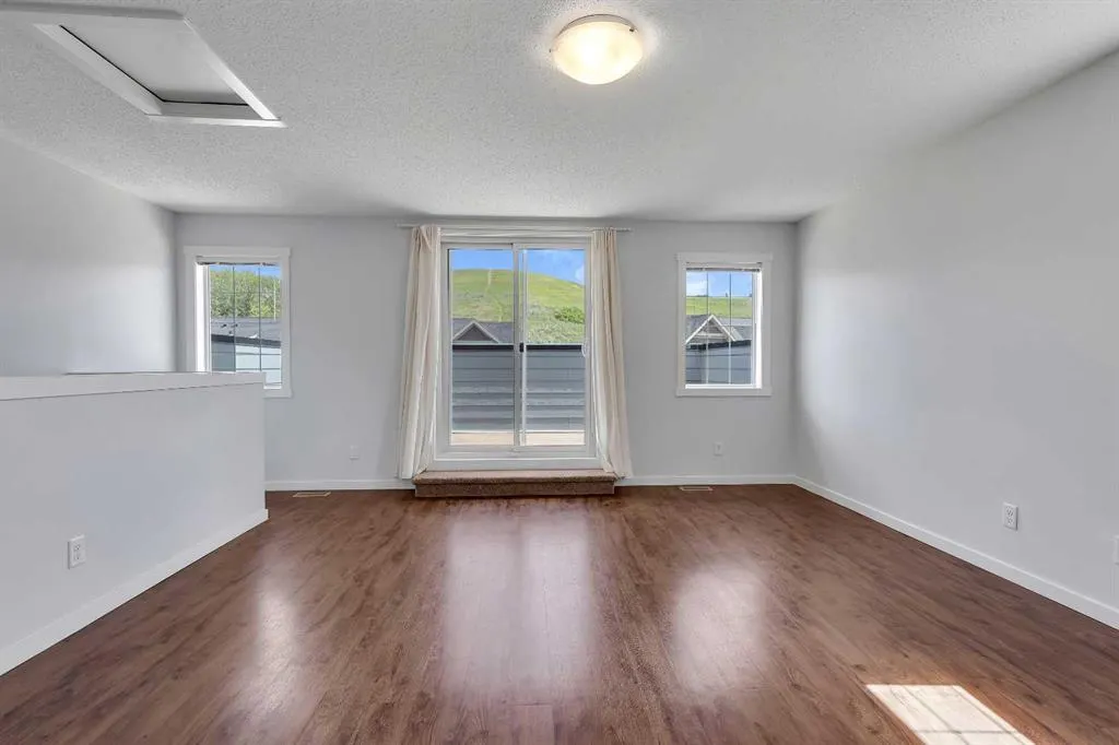 237 Cranbrook Square SE