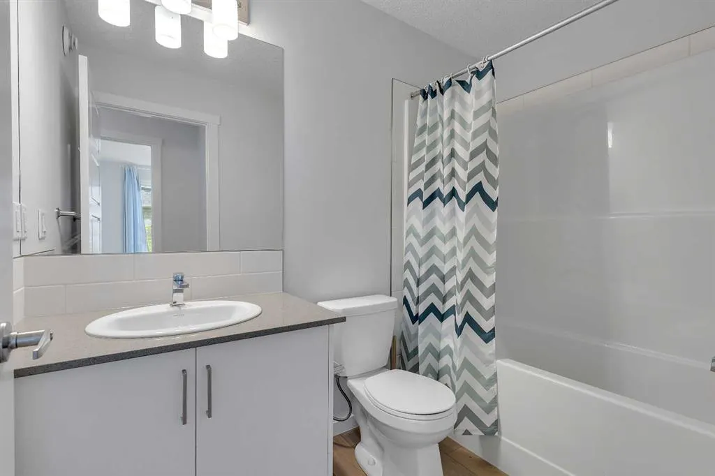 237 Cranbrook Square SE