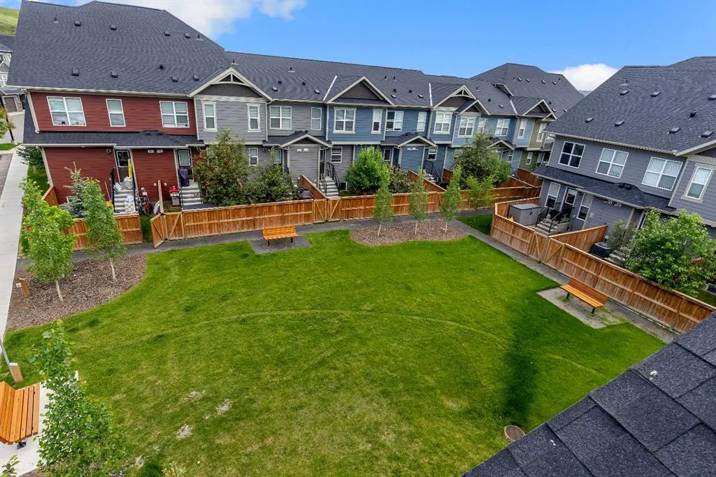 237 Cranbrook Square SE