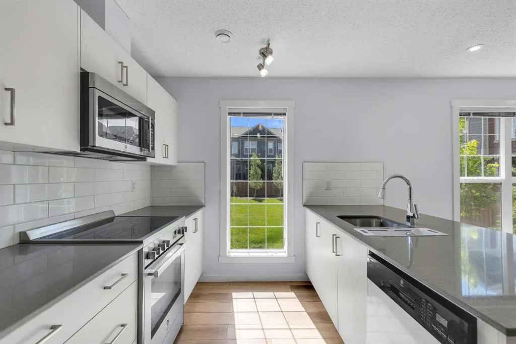 237 Cranbrook Square SE