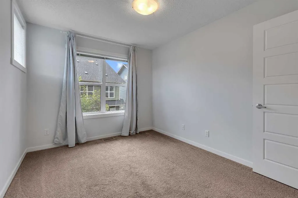 237 Cranbrook Square SE