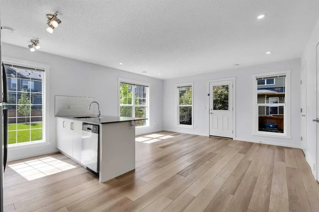 237 Cranbrook Square SE