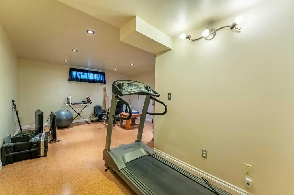 250 Mt Lorette Close SE