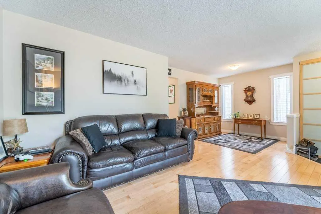250 Mt Lorette Close SE