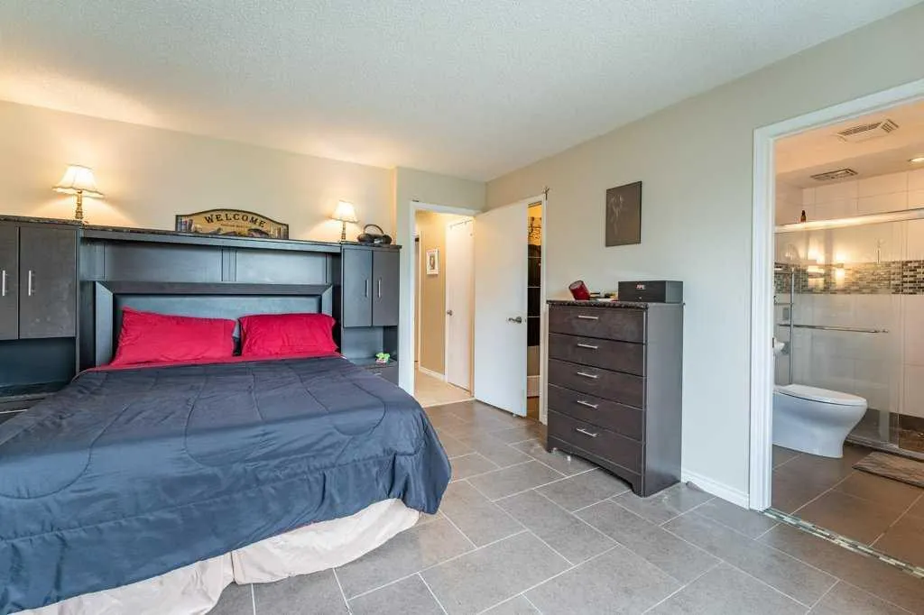 250 Mt Lorette Close SE