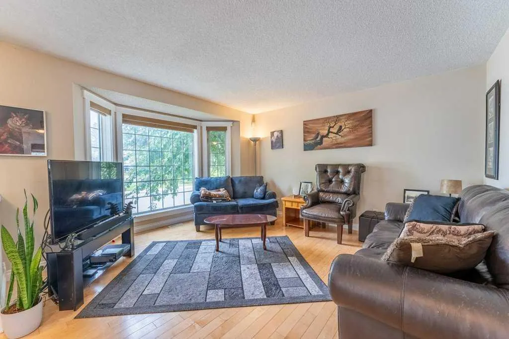 250 Mt Lorette Close SE
