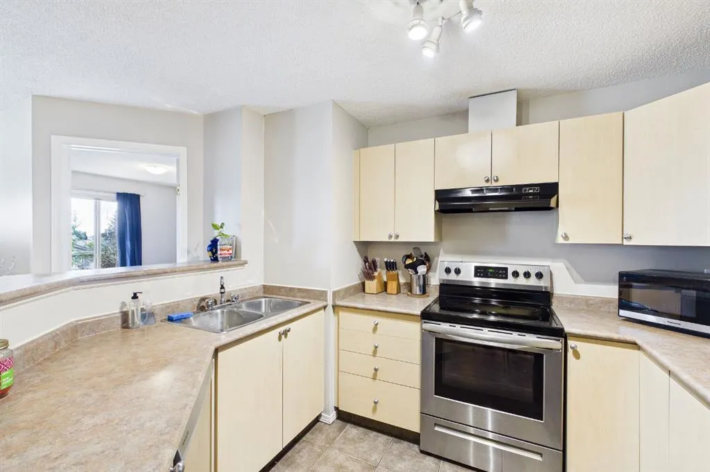 2371 Eversyde Avenue SW #2305