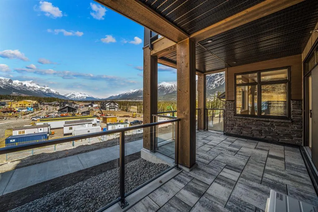 10 Cascade Ridge #105