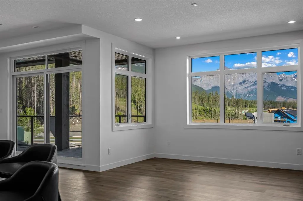 10 Cascade Ridge #105