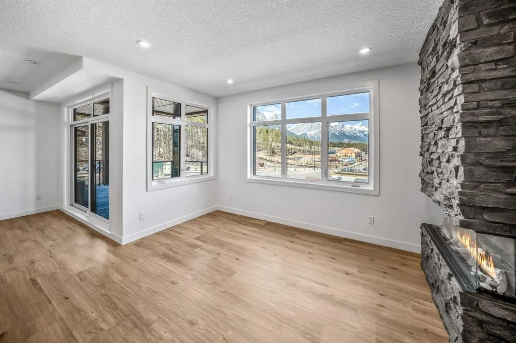 10 Cascade Ridge #105