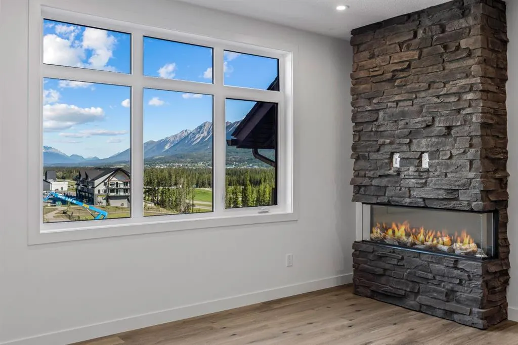 10 Cascade Ridge #105