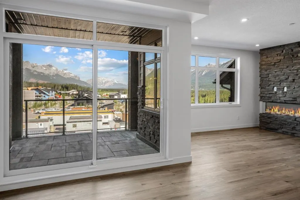 10 Cascade Ridge #105
