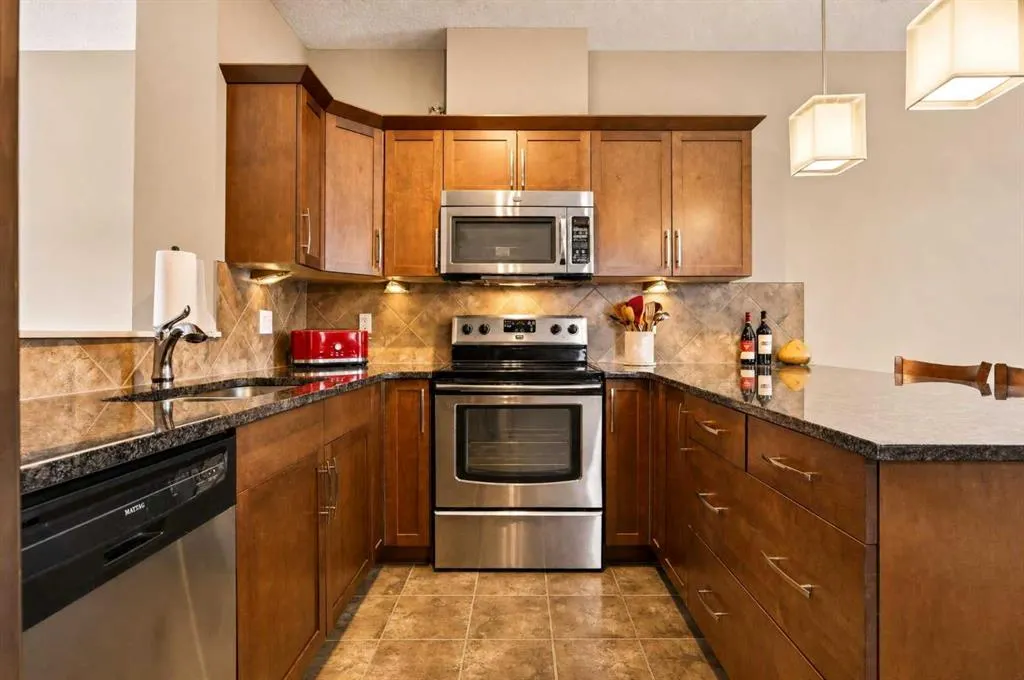 913 Evanston Square NW