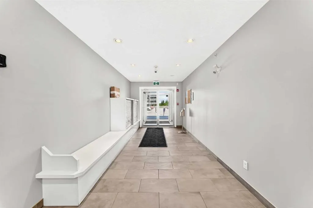 300 Auburn Meadows Common SE #402
