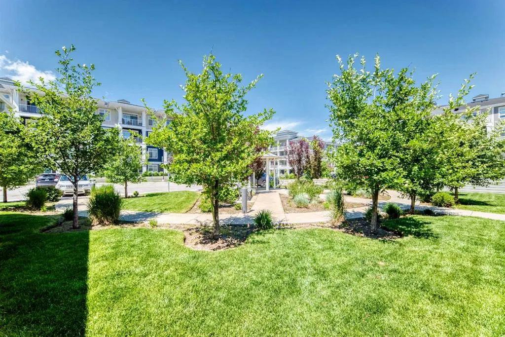 300 Auburn Meadows Common SE #402