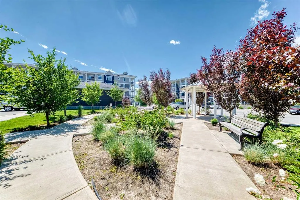 300 Auburn Meadows Common SE #402