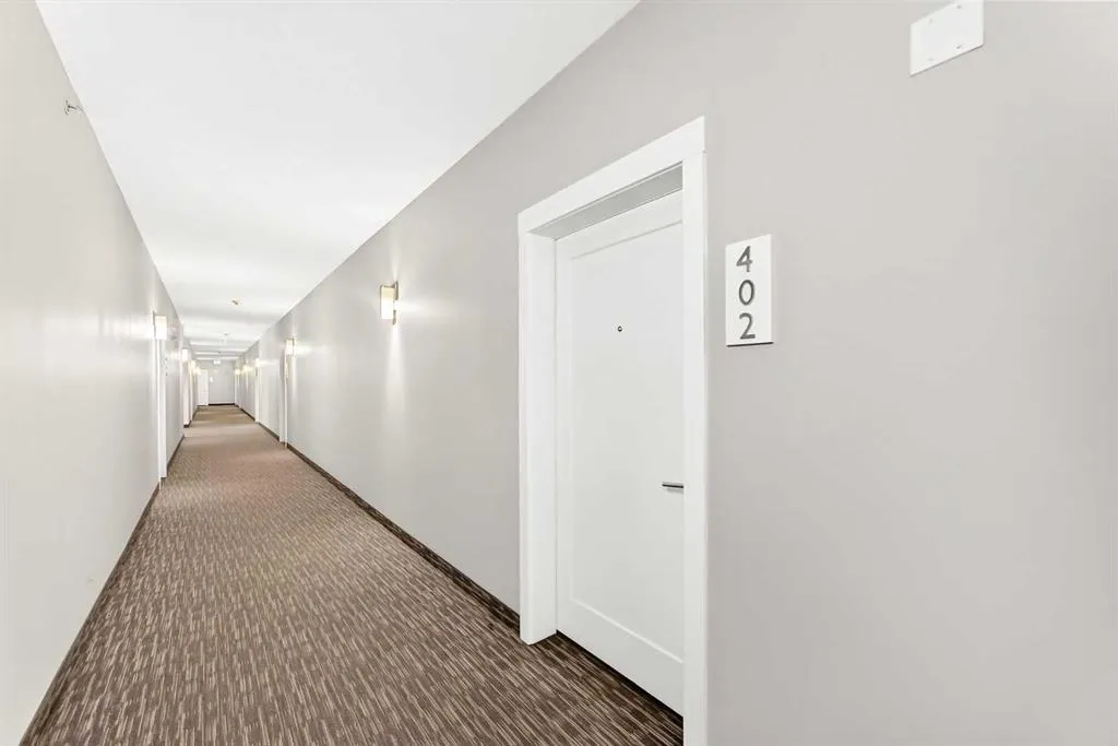 300 Auburn Meadows Common SE #402