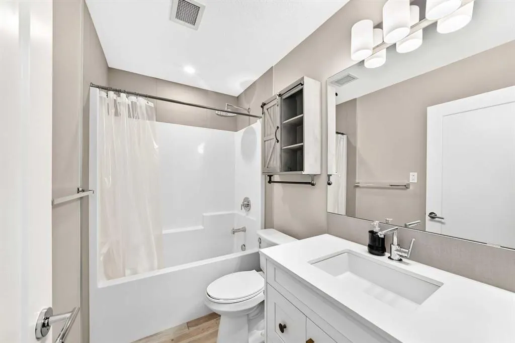 300 Auburn Meadows Common SE #402