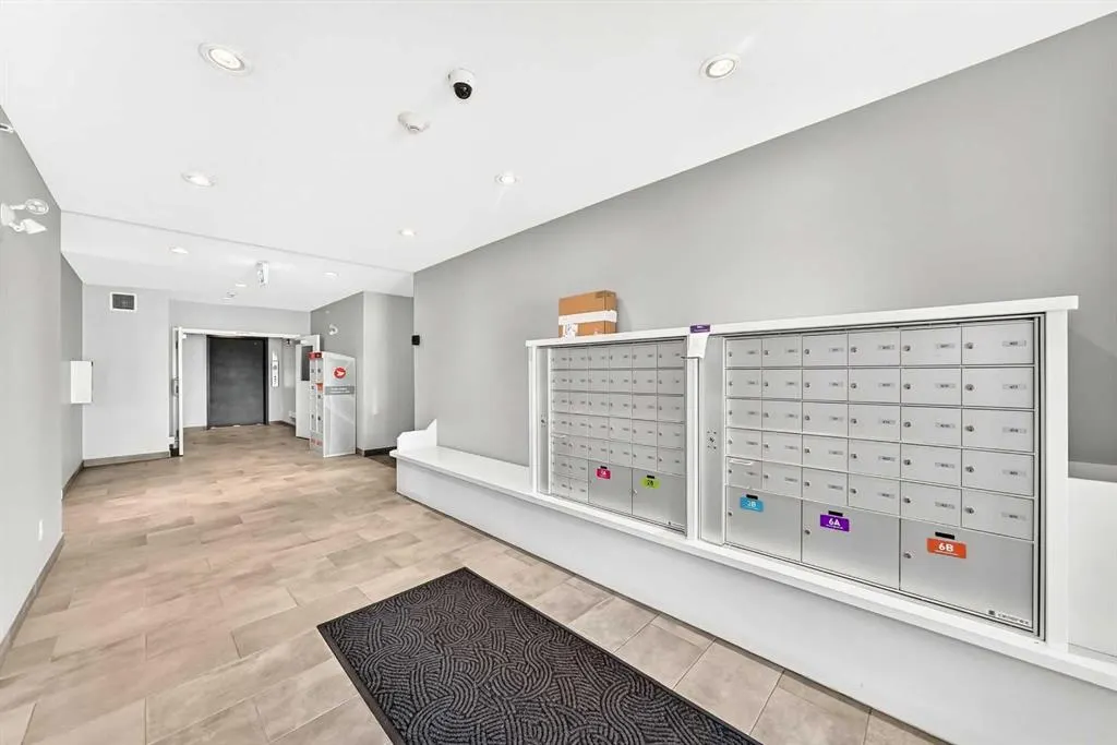 300 Auburn Meadows Common SE #402
