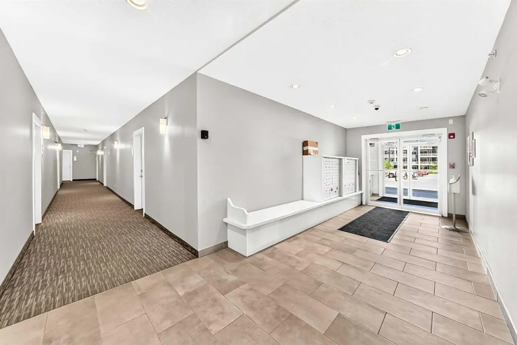 300 Auburn Meadows Common SE #402