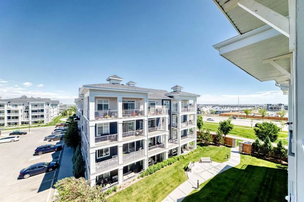 300 Auburn Meadows Common SE #402