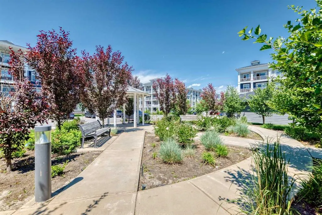300 Auburn Meadows Common SE #402