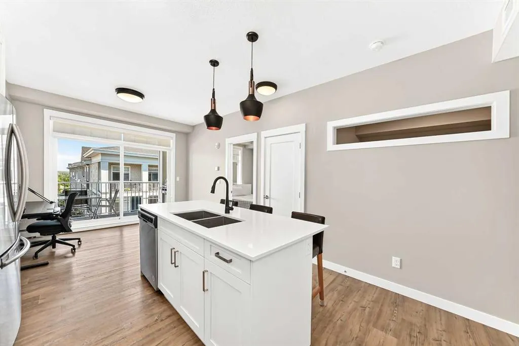 300 Auburn Meadows Common SE #402