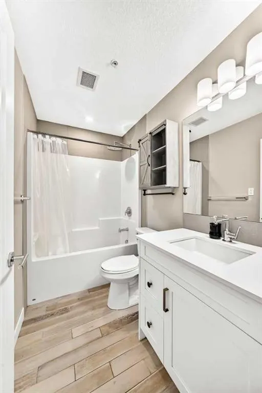 300 Auburn Meadows Common SE #402