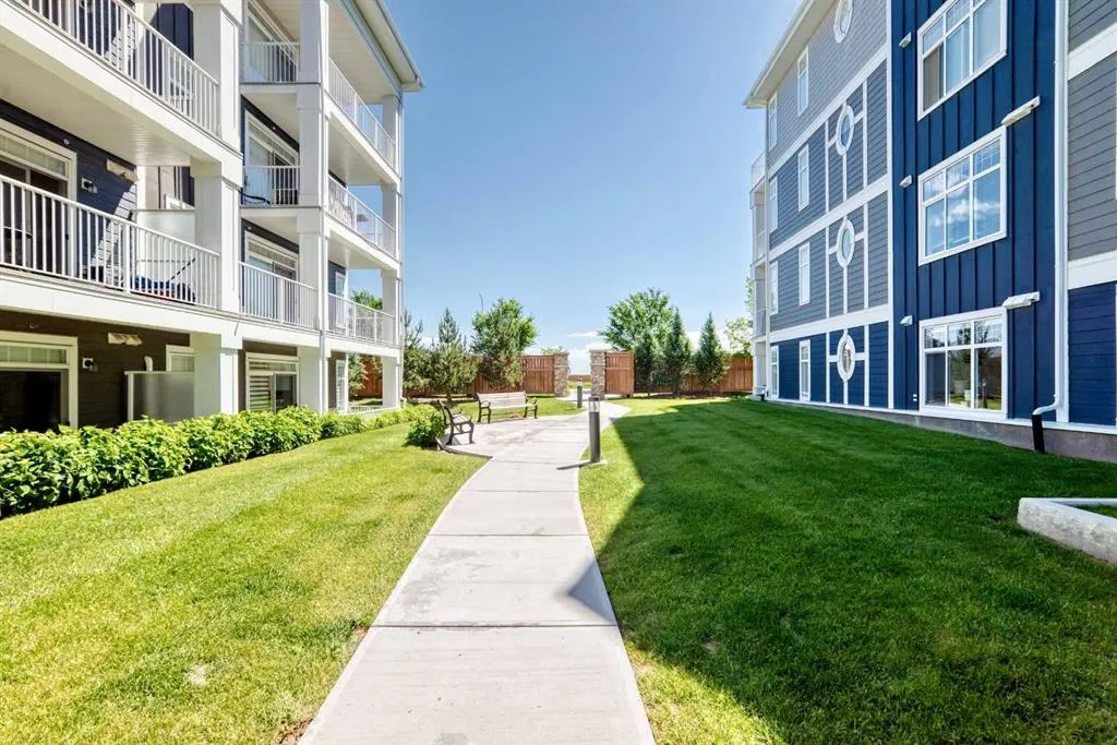 300 Auburn Meadows Common SE #402