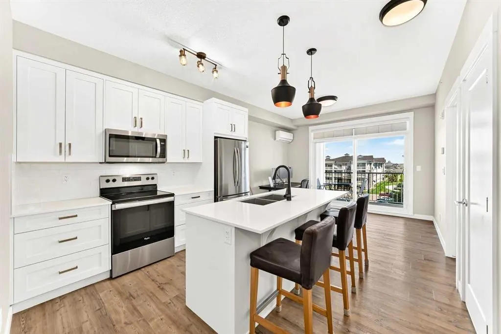 300 Auburn Meadows Common SE #402
