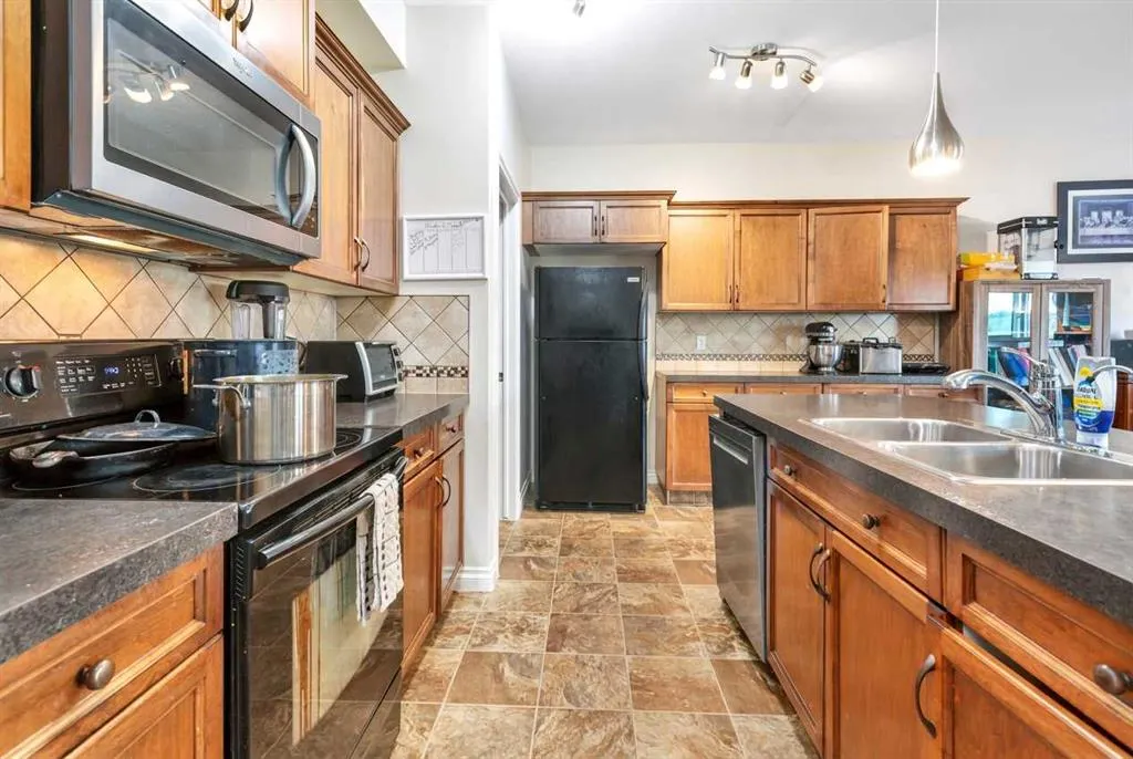 5722 45 Avenue Close