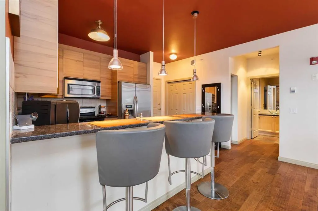 527 15 Avenue SW #406