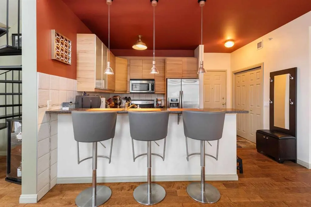 527 15 Avenue SW #406