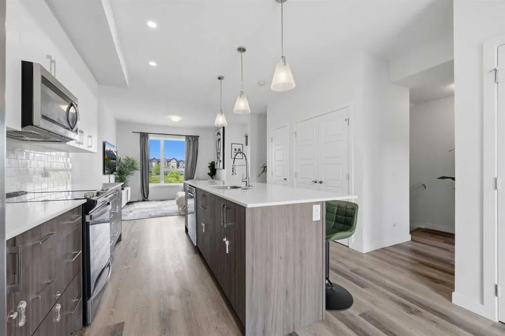56 Evanscrest Manor NW