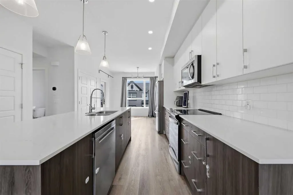 56 Evanscrest Manor NW