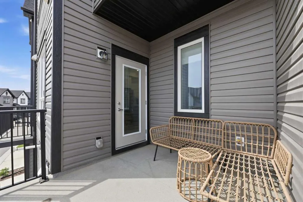56 Evanscrest Manor NW