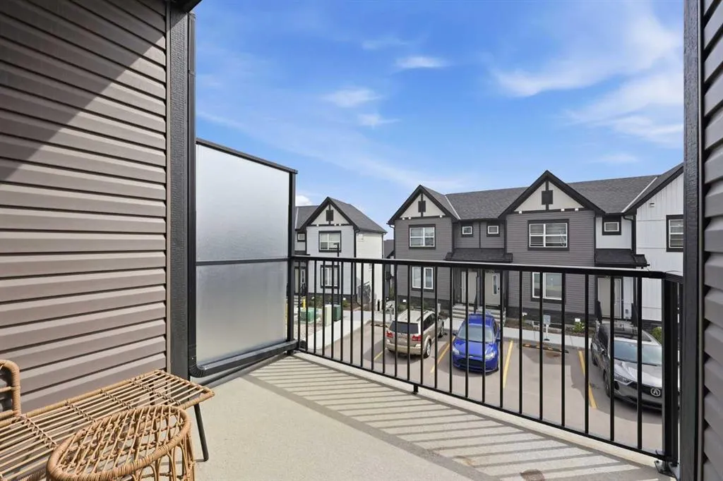56 Evanscrest Manor NW